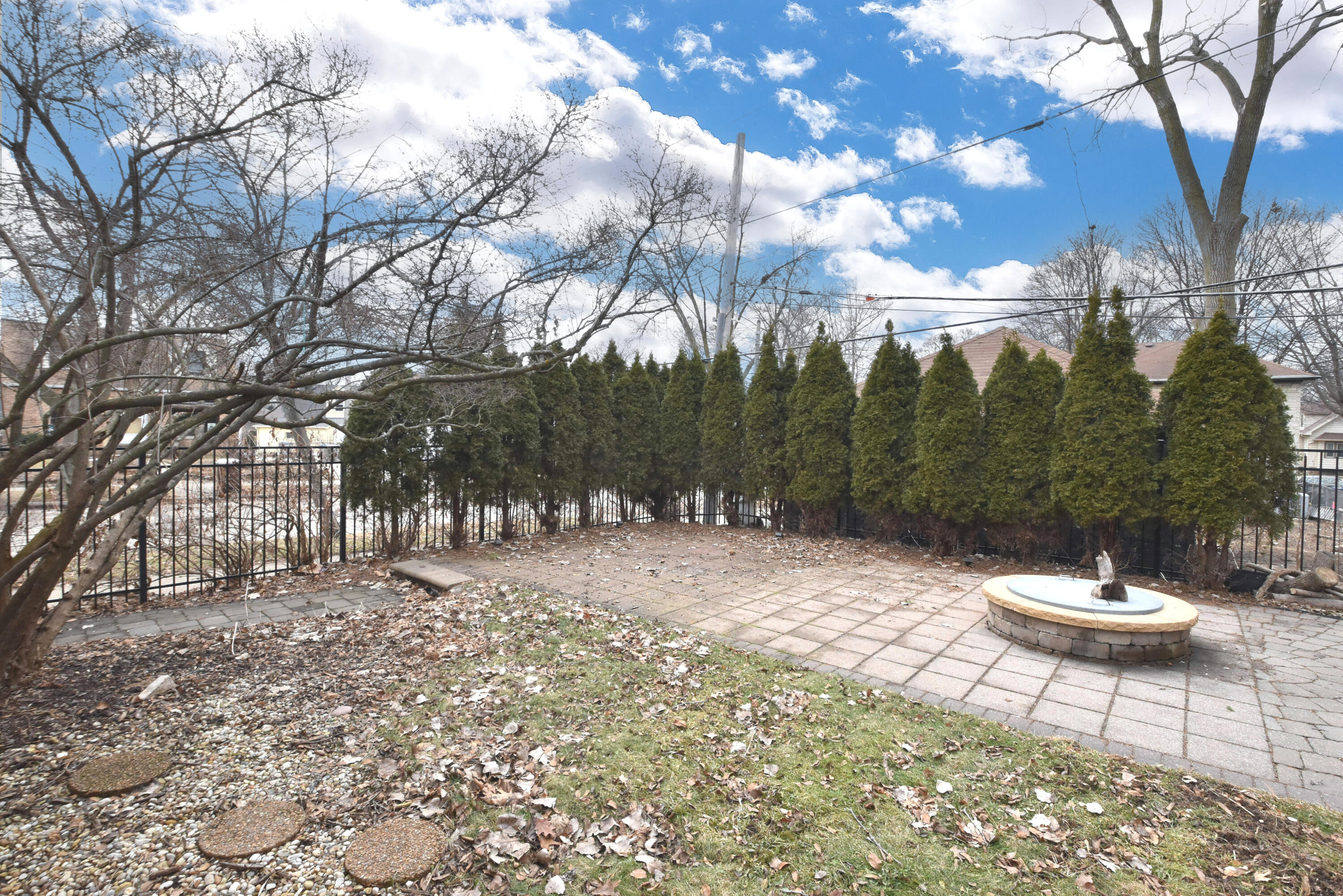 7200 West Locust Street Milwaukee, WI 53210 - Photo 40 of 47 Yard