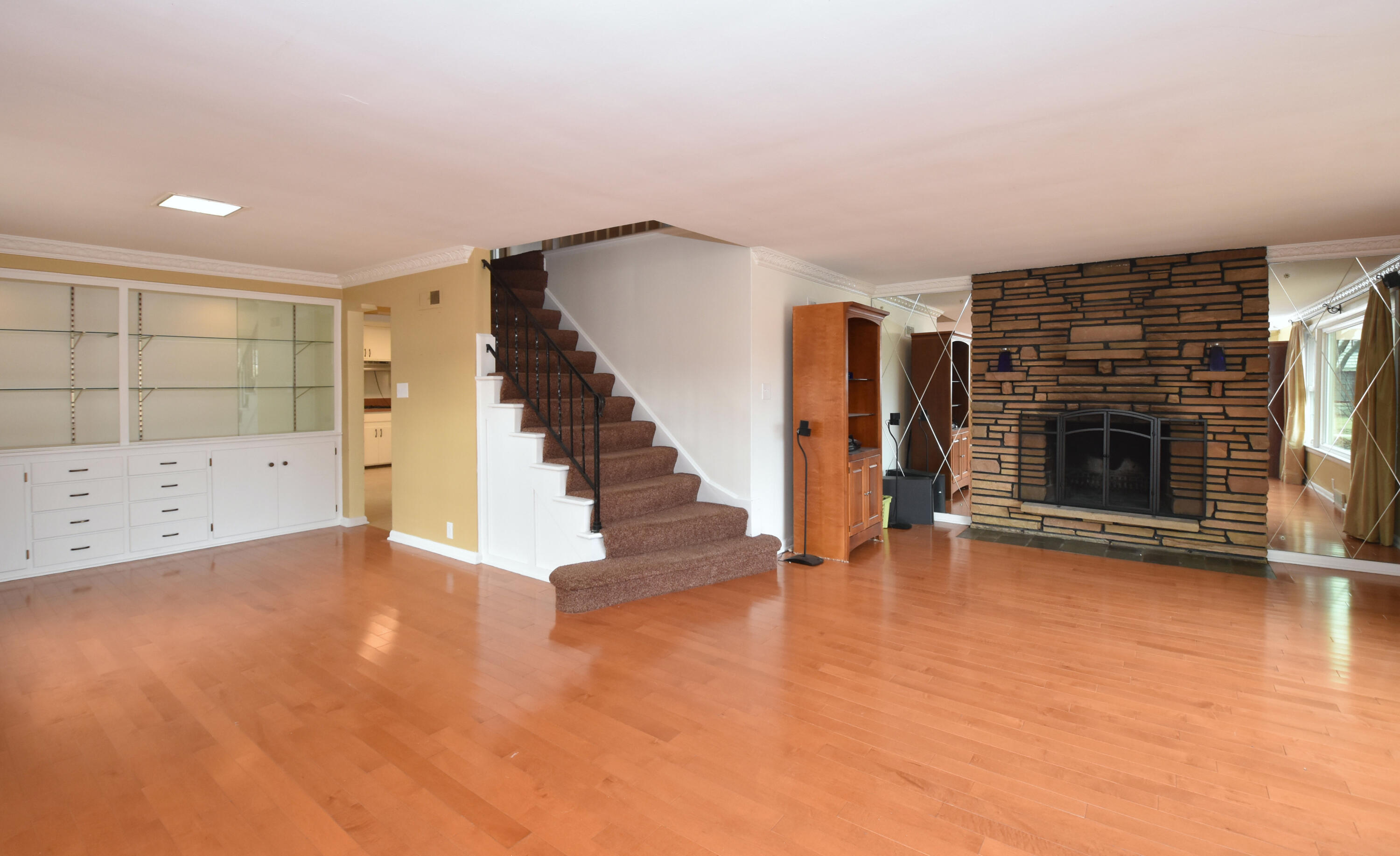 7200 West Locust Street Milwaukee, WI 53210 - Photo 4 of 47 Living Room