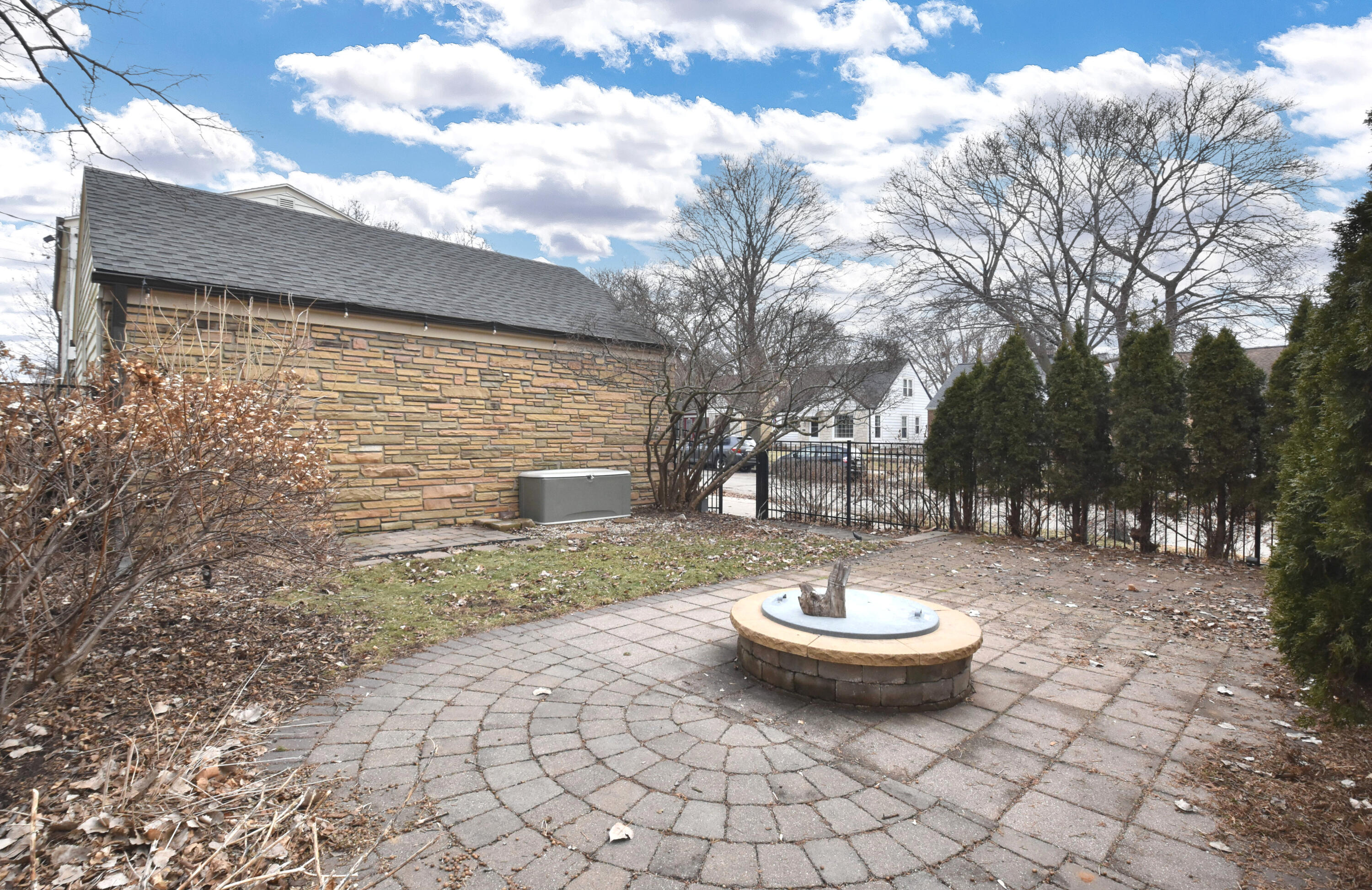 7200 West Locust Street Milwaukee, WI 53210 - Photo 41 of 47 Yard