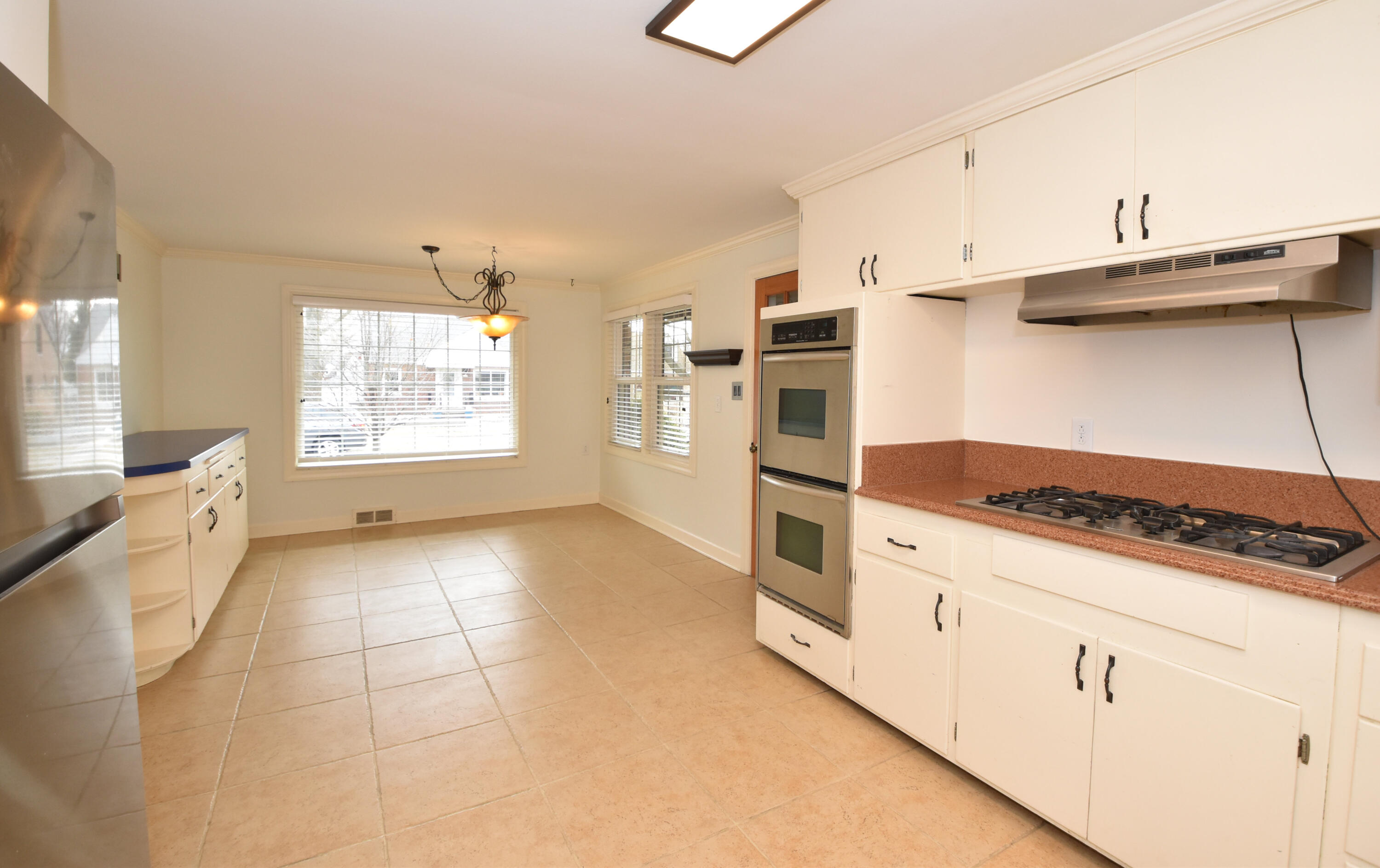 7200 West Locust Street Milwaukee, WI 53210 - Photo 10 of 47 Kitchen