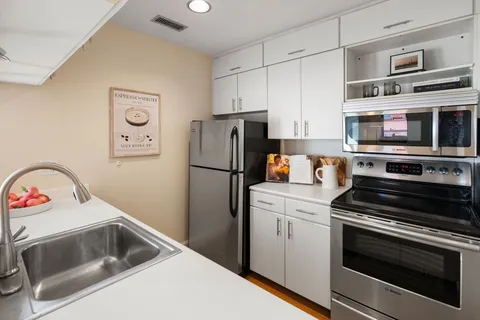 $845,000 | 2 Clarendon Street, Unit 302, Boston, MA 02116