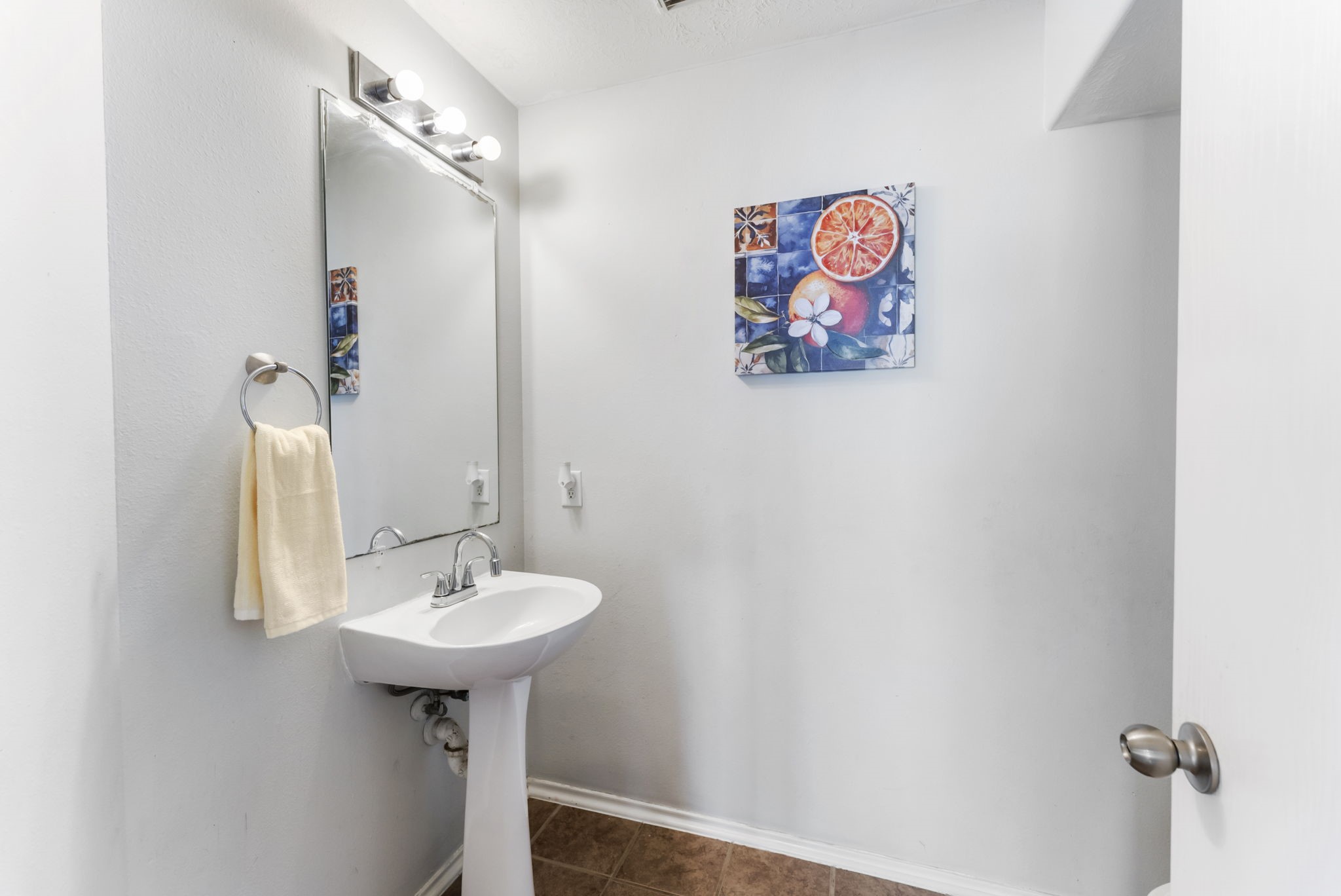 7203 Cool Springs Magnolia, TX 77354 - Photo 14 of 31 a bathroom with a sink and a mirror
