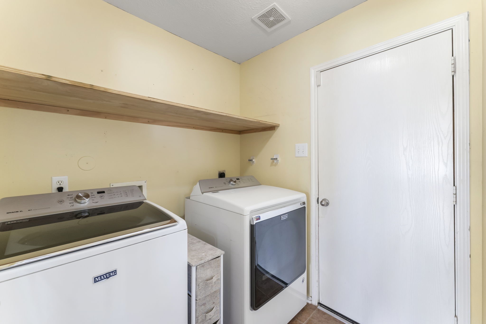 7203 Cool Springs Magnolia, TX 77354 - Photo 15 of 31 a utility room with dryer and washer