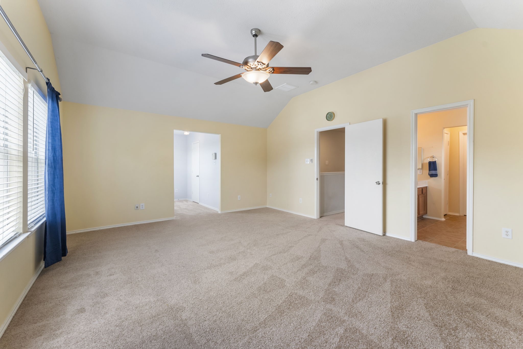 7203 Cool Springs Magnolia, TX 77354 - Photo 17 of 31 a view of a livingroom with a ceiling fan and window