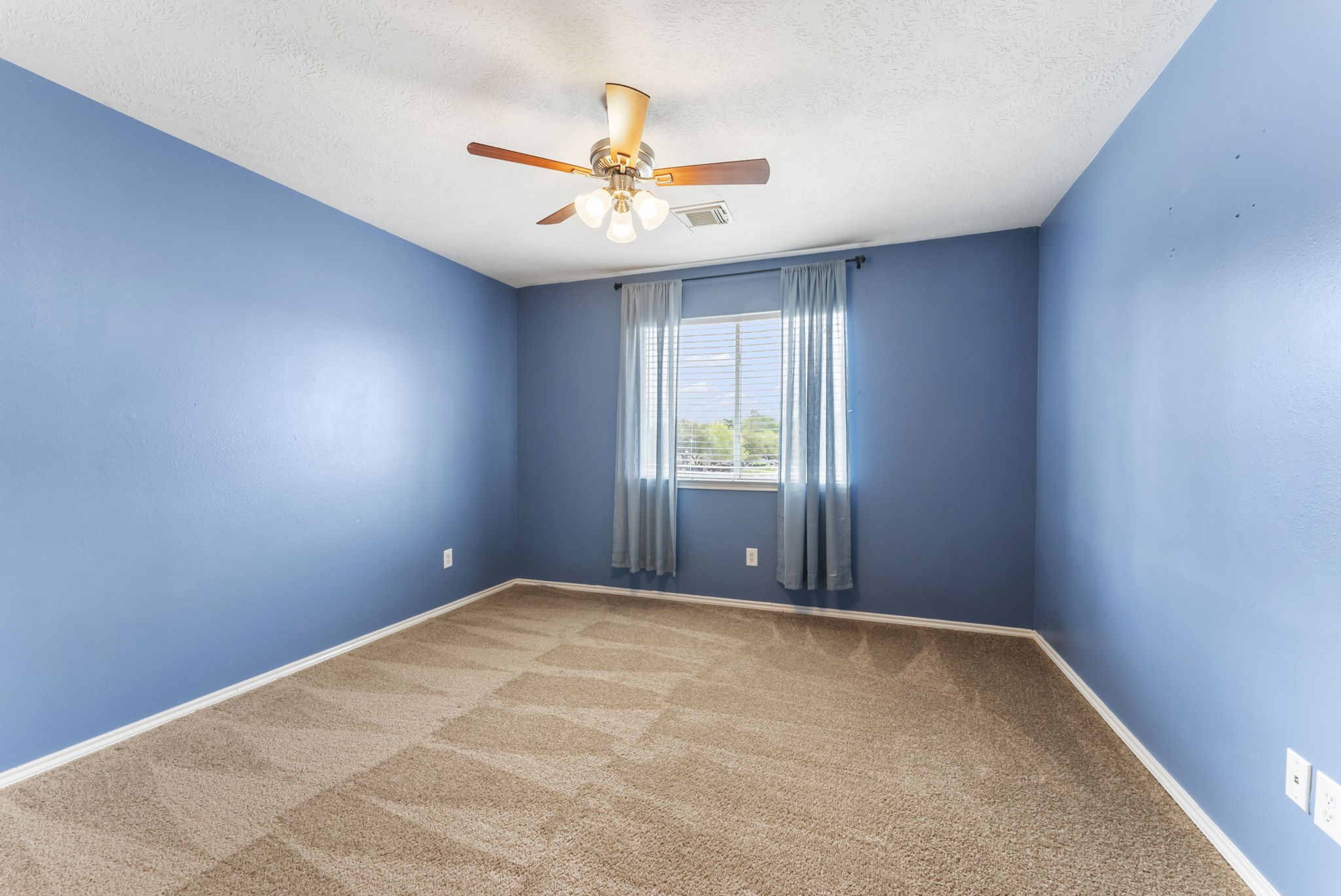 7203 Cool Springs Magnolia, TX 77354 - Photo 24 of 31 an empty room with windows and fan