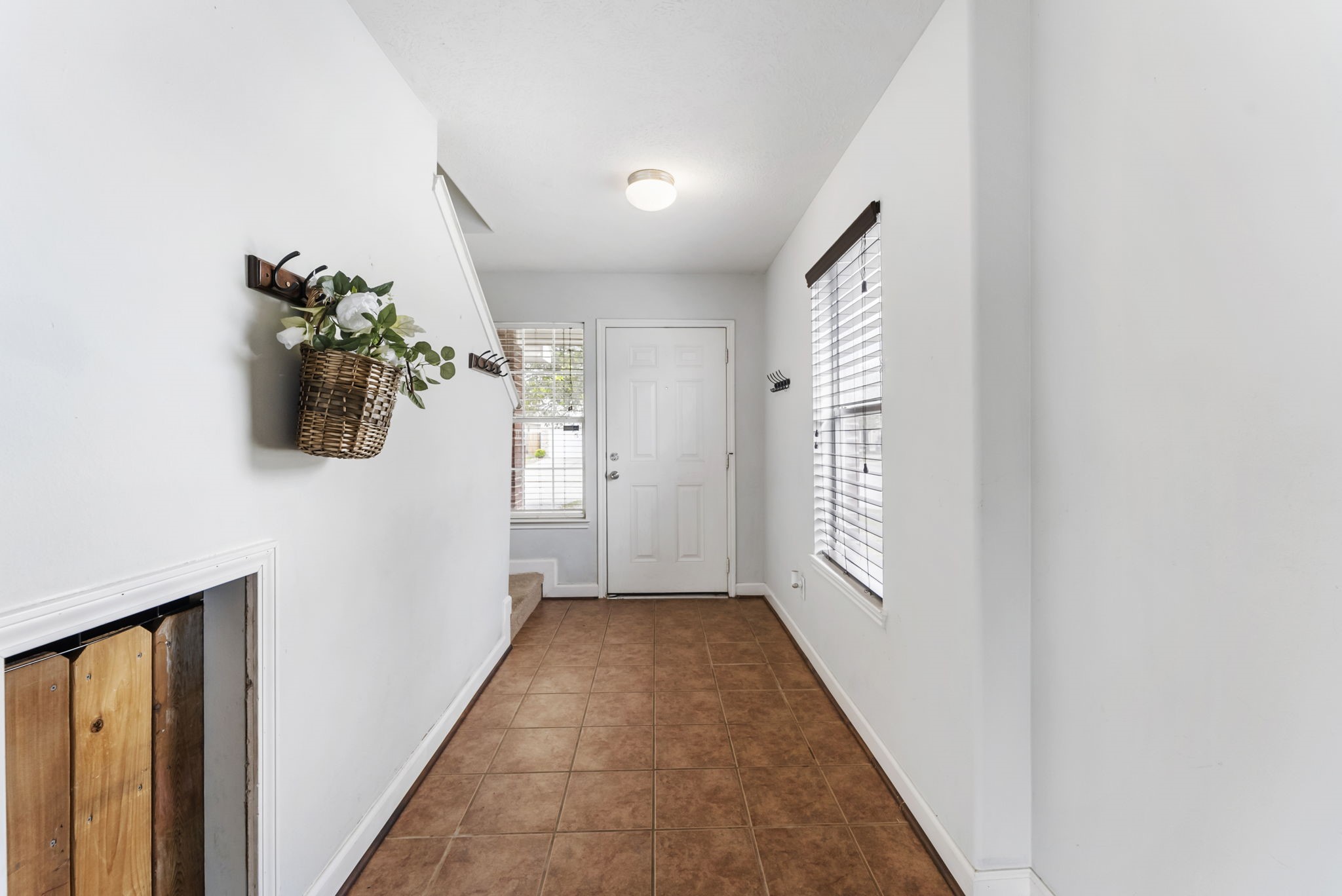 7203 Cool Springs Magnolia, TX 77354 - Photo 5 of 31 a view of a hallway with windows