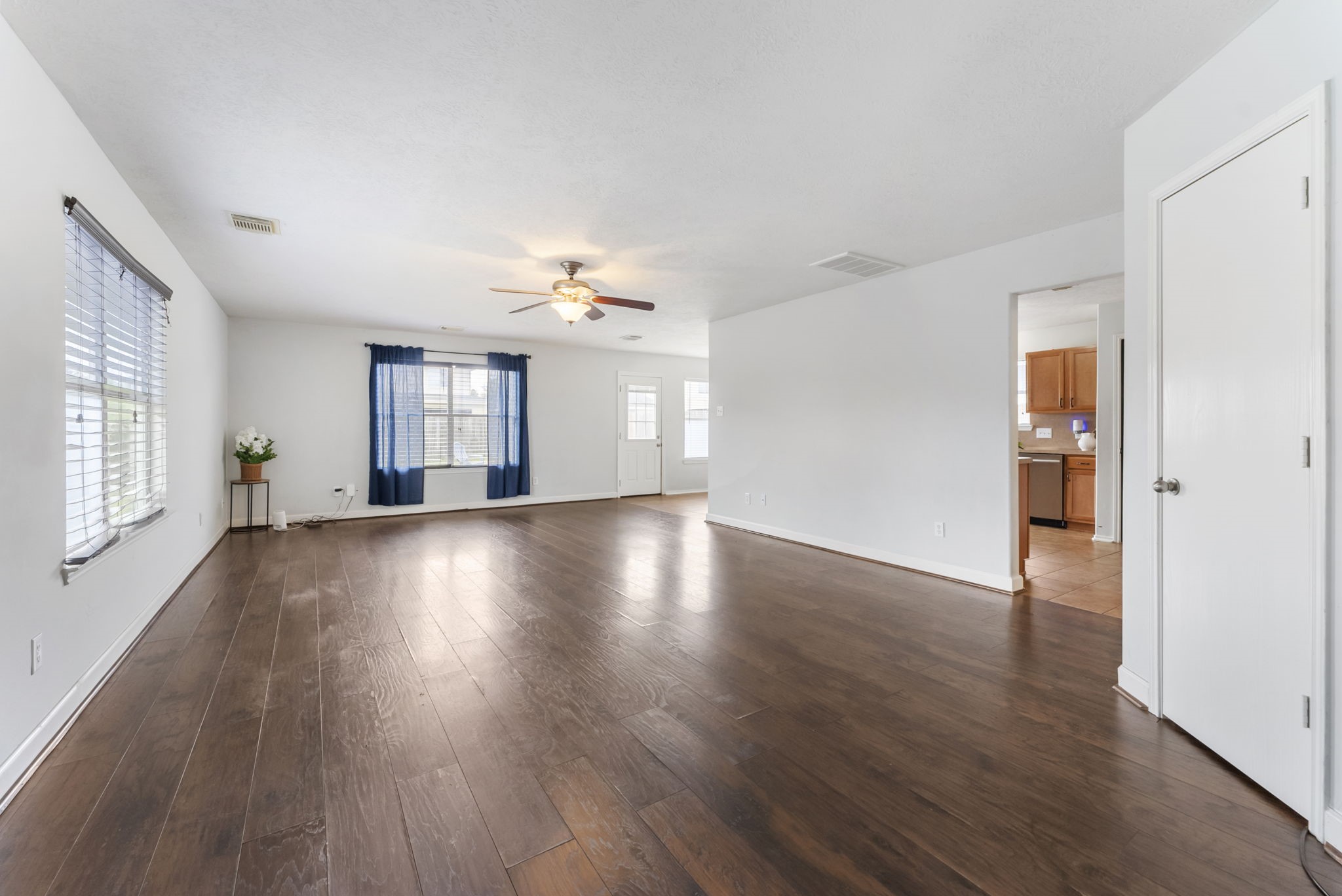 7203 Cool Springs Magnolia, TX 77354 - Photo 6 of 31 an empty room with wooden floor and windows