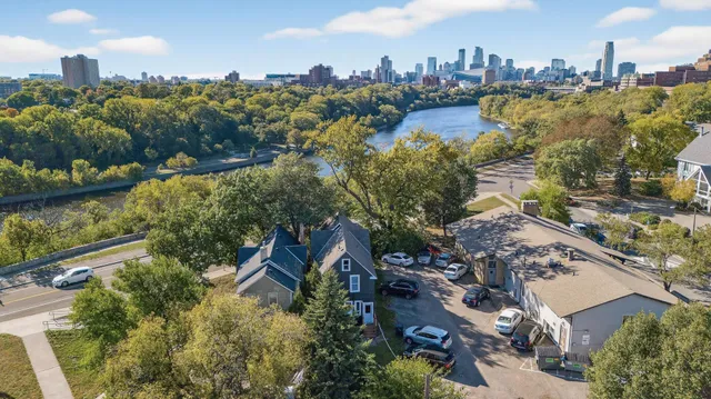 $525,000 | 909 East River Parkway, Minneapolis, MN 55414