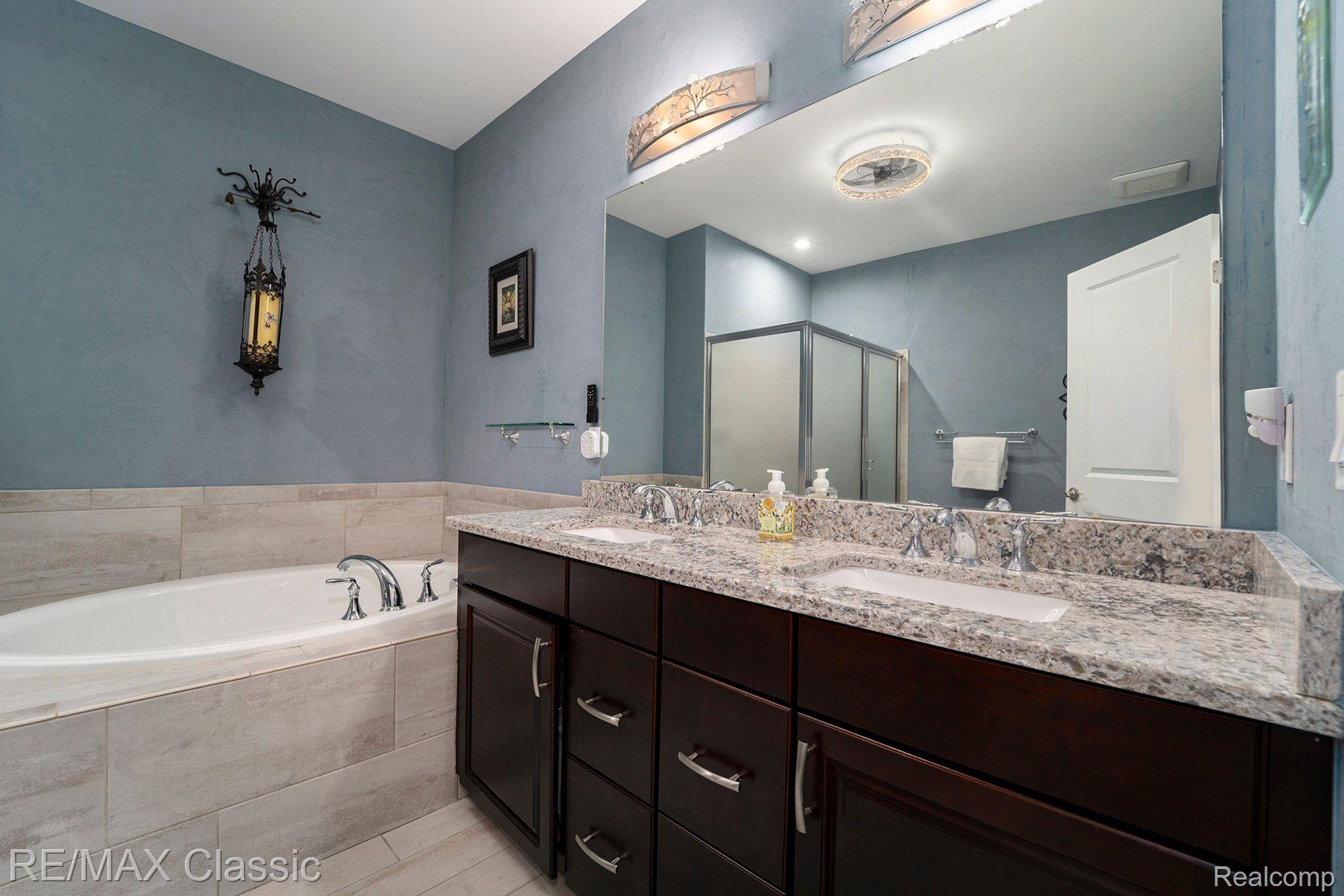 42832 Cardinal Way, Unit 47 Novi, MI 48375 - Photo 21 of 41 Primary Bath