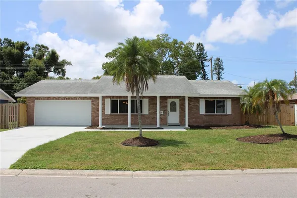 $3,195 | 4215 18th Ave Drive West, Bradenton, FL 34205