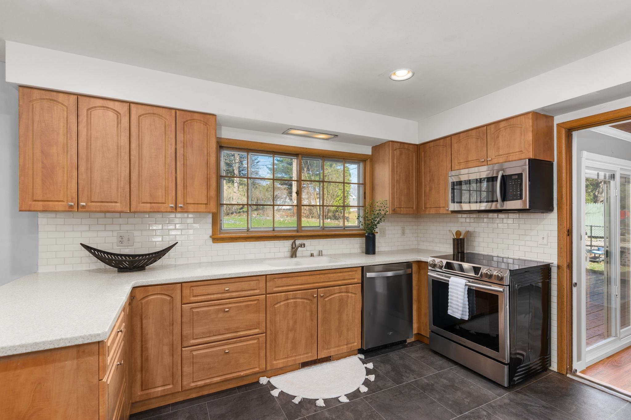 2914 Grandview Boulevard Madison, WI 53713 - Photo 12 of 57