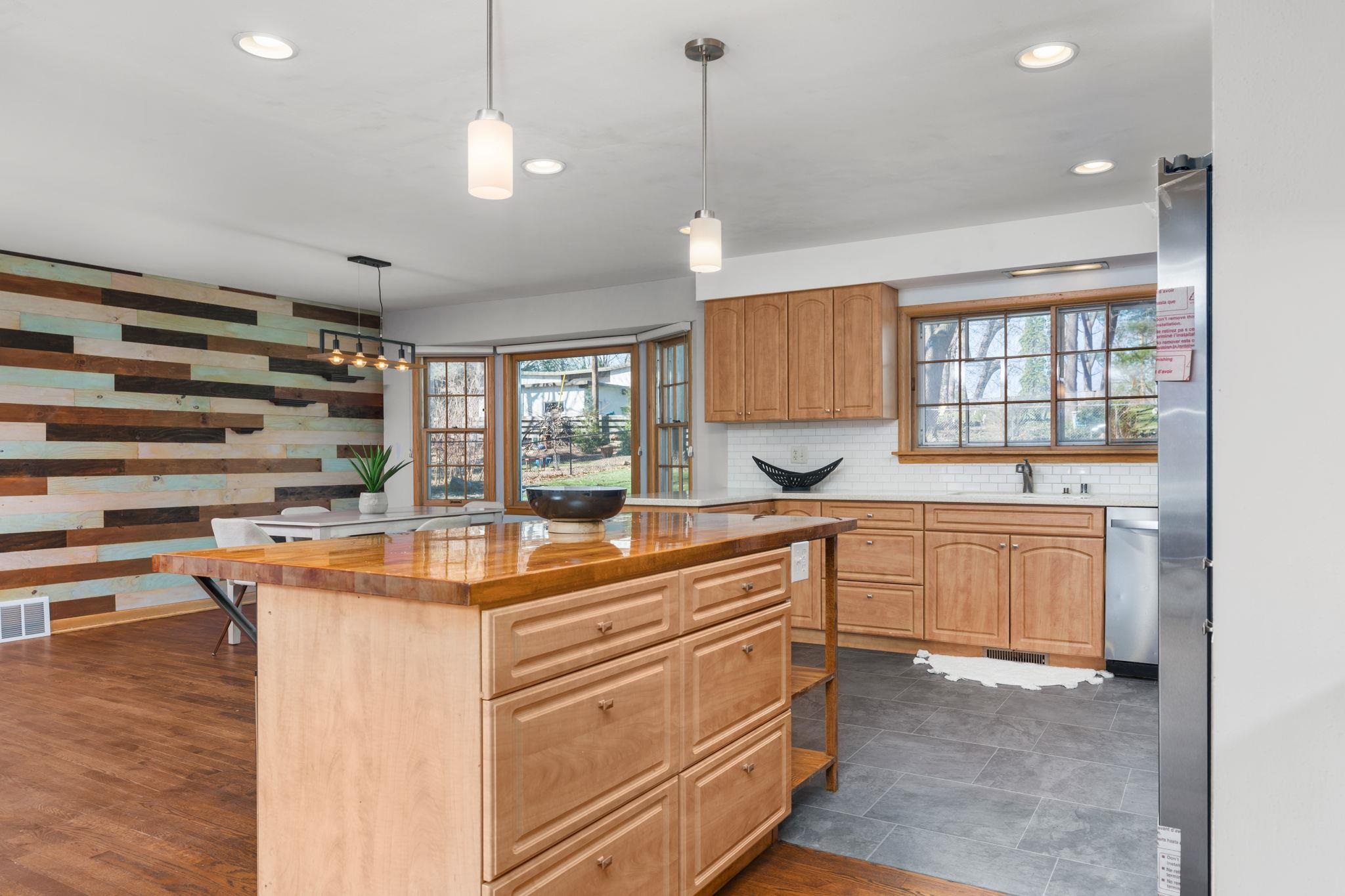 2914 Grandview Boulevard Madison, WI 53713 - Photo 15 of 57