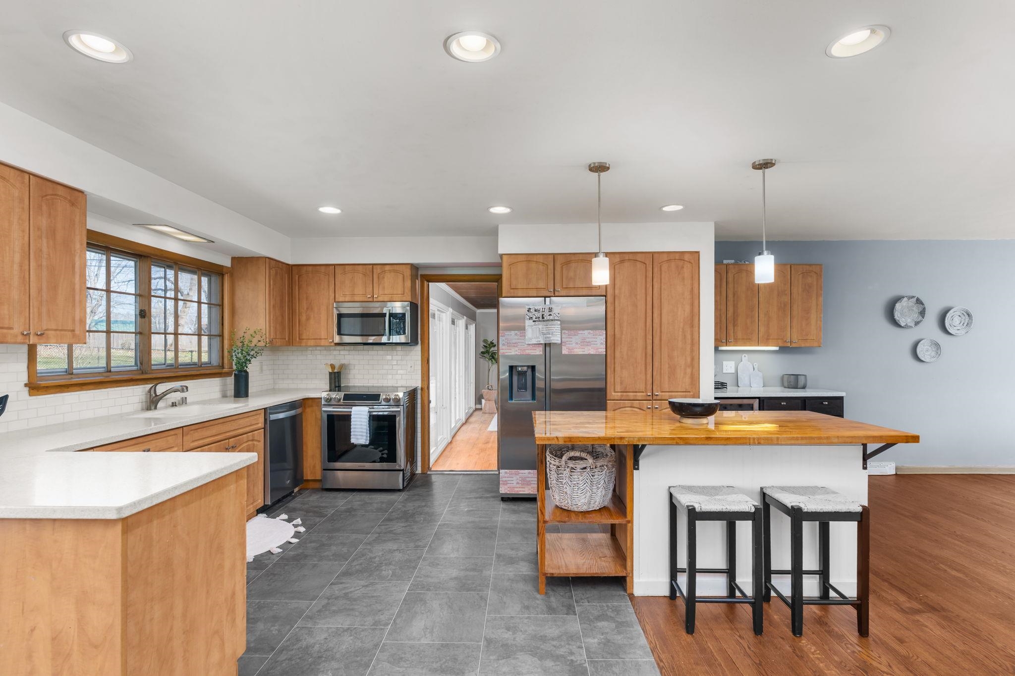 2914 Grandview Boulevard Madison, WI 53713 - Photo 3 of 57