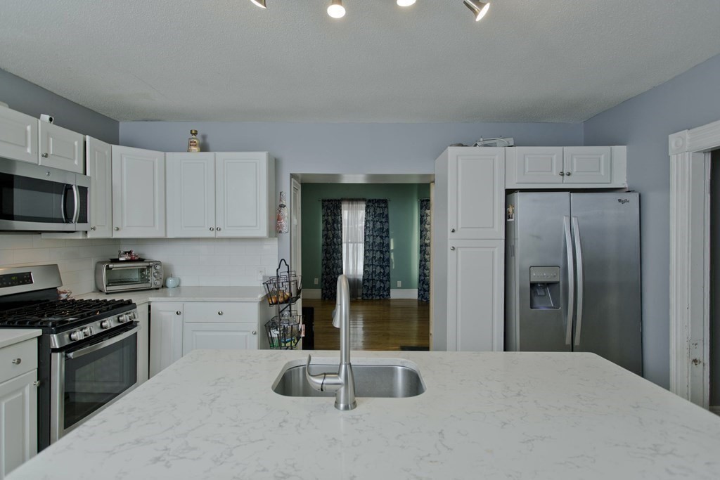 59 Belvidere Street Springfield, MA 01108 - Photo 6 of 14 Gallery Image 6