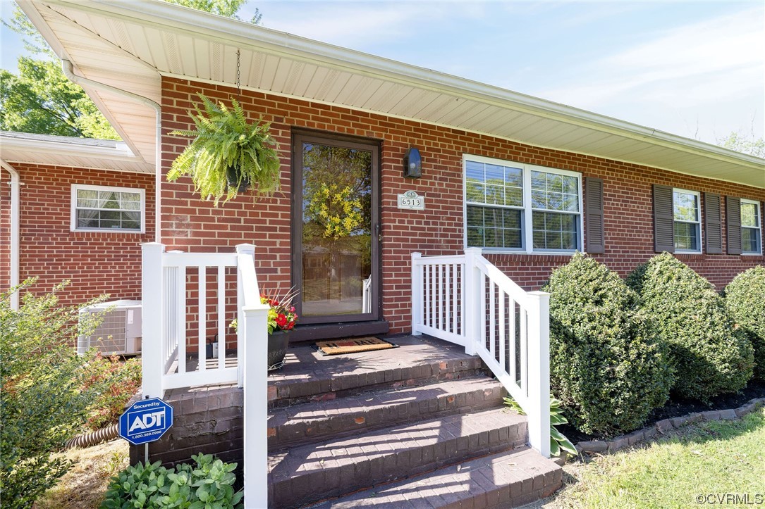 6513 Holliday Road Richmond, VA 23225 - Photo 2 of 24 Gallery Image 2