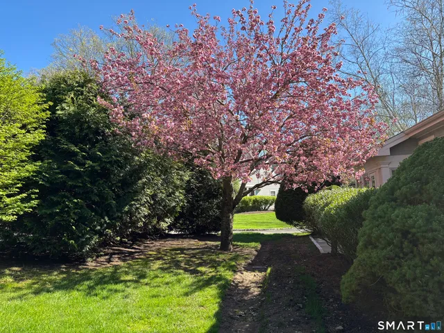 $675,000 | 33 Old Field Hill Road, Unit 21, Southbury, CT 06488