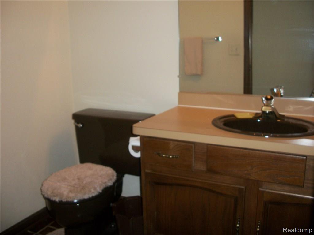 344 Lake Forest Road Rochester Hills, MI 48309 - Photo 10 of 12