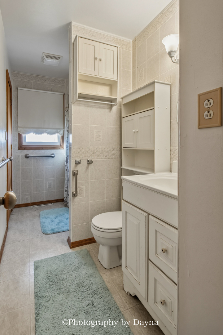 316 South 4000 West Road Kankakee, IL 60901 - Photo 17 of 29 a bathroom with a granite countertop toilet and a shower