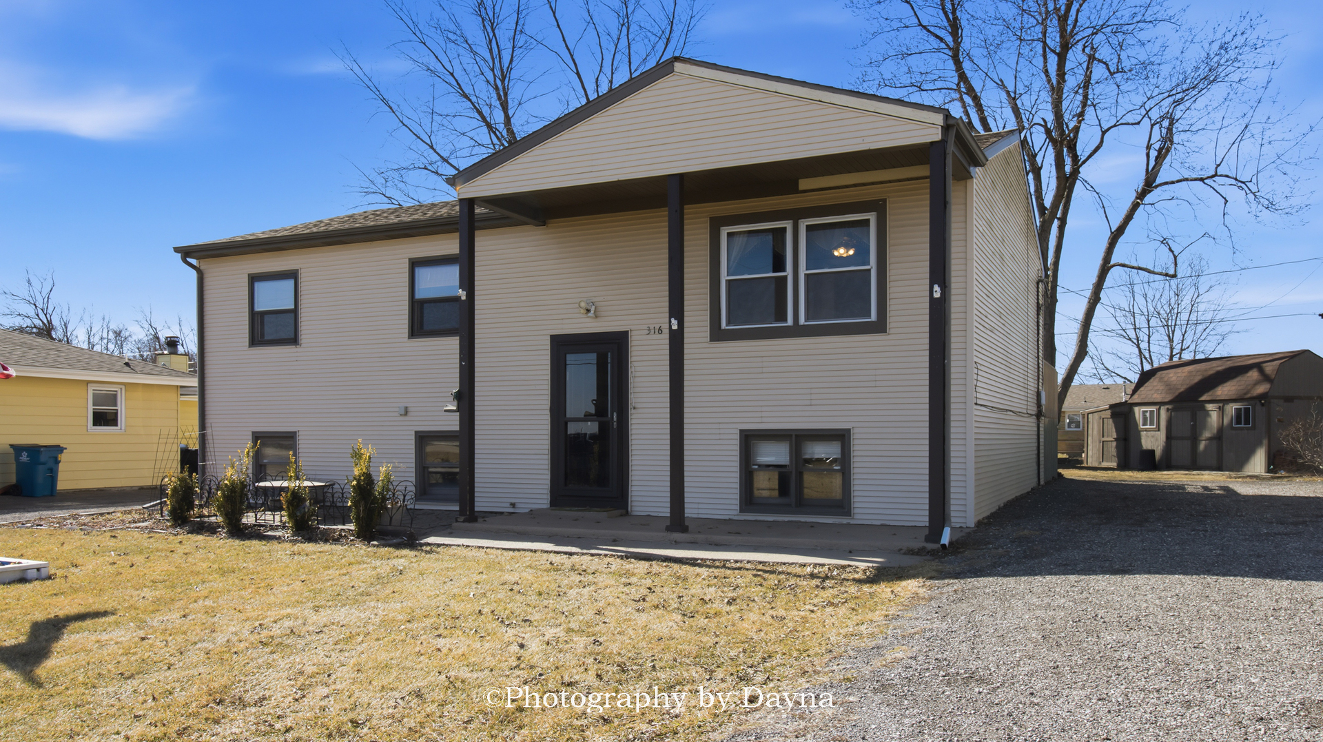 316 South 4000 West Road Kankakee, IL 60901 - Photo 2 of 29 a front view of a house with a yard
