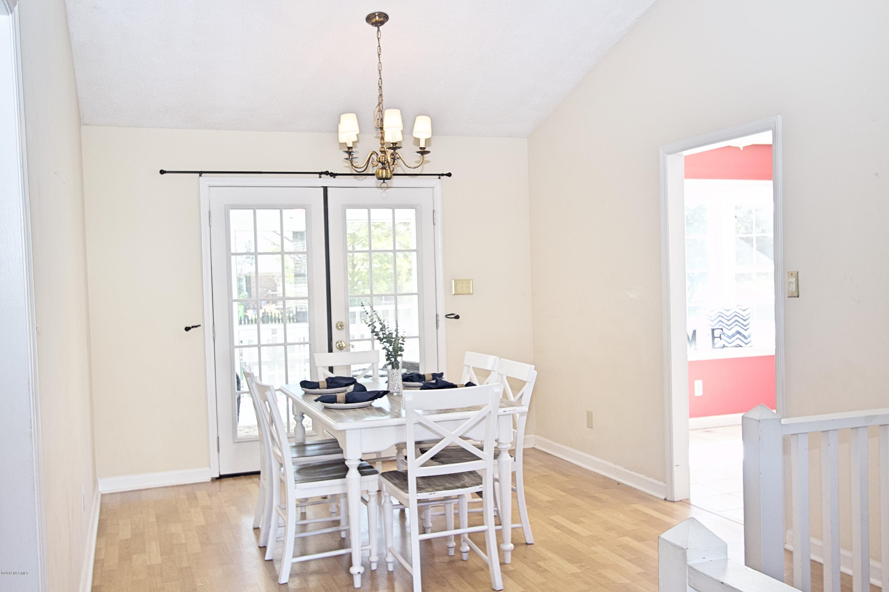 4909 Briarhill Road New Bern, NC 28562 - Photo 13 of 33 Dining-1
