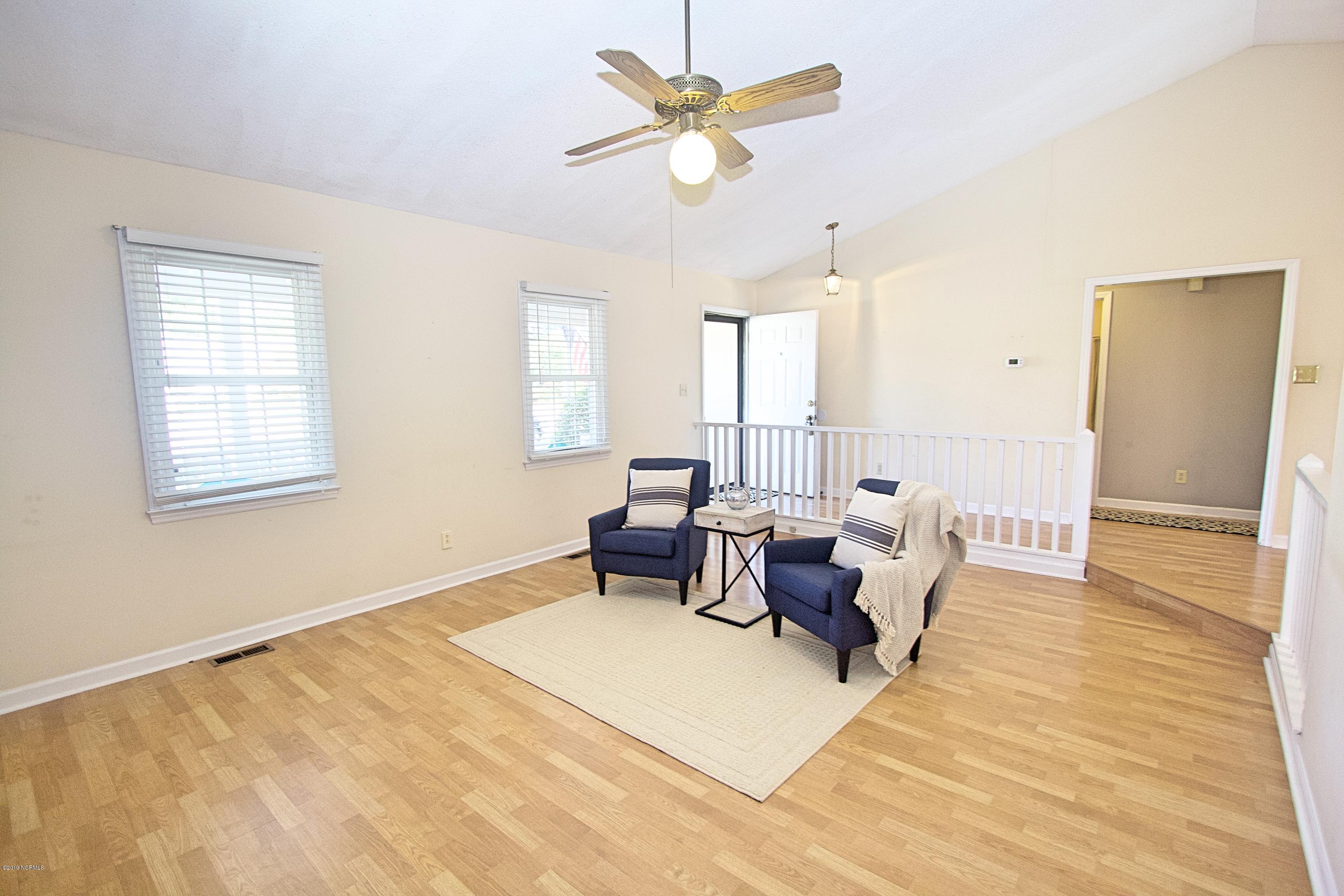 4909 Briarhill Road New Bern, NC 28562 - Photo 15 of 33 Living Room-4