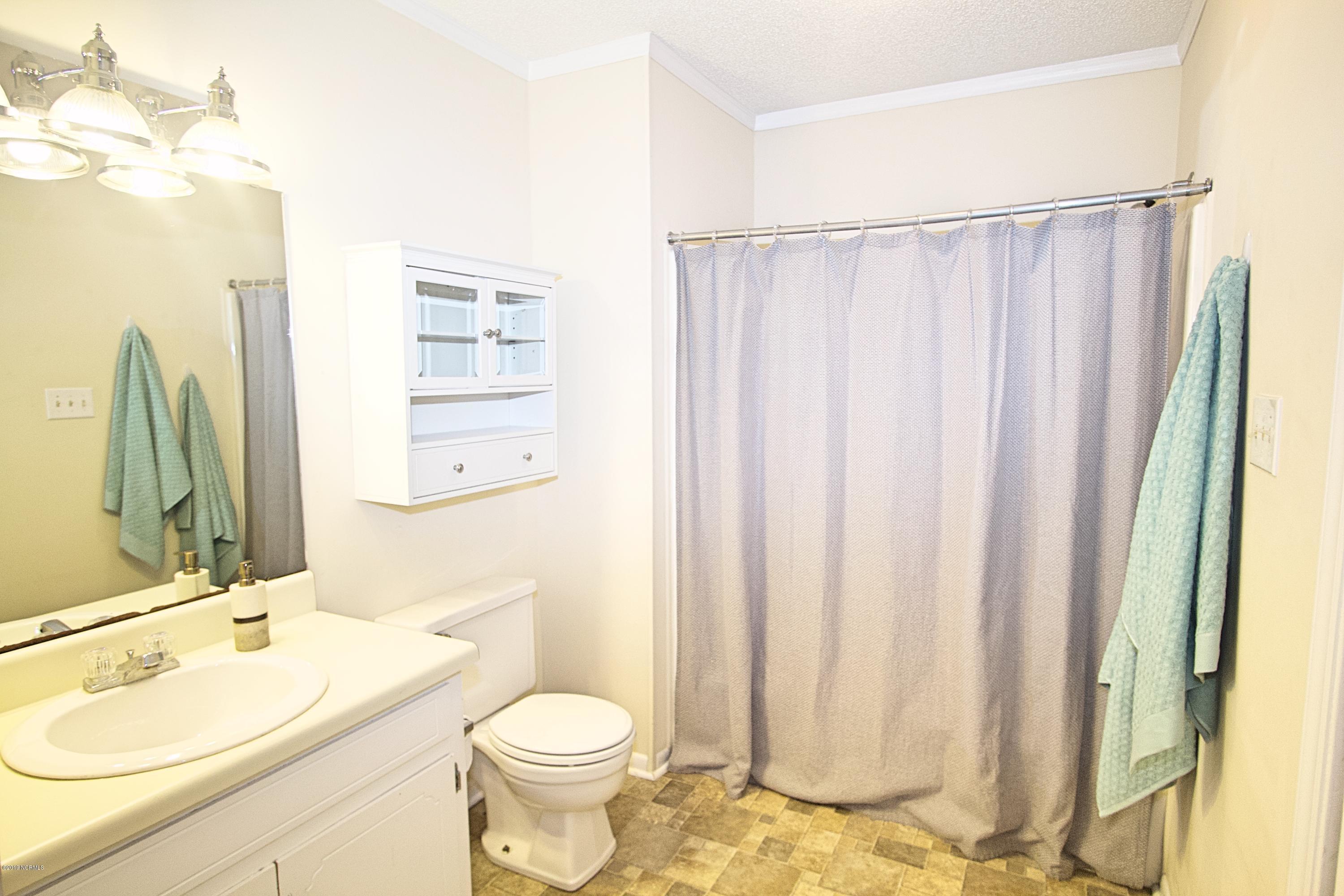 4909 Briarhill Road New Bern, NC 28562 - Photo 17 of 33 Bathroom 2