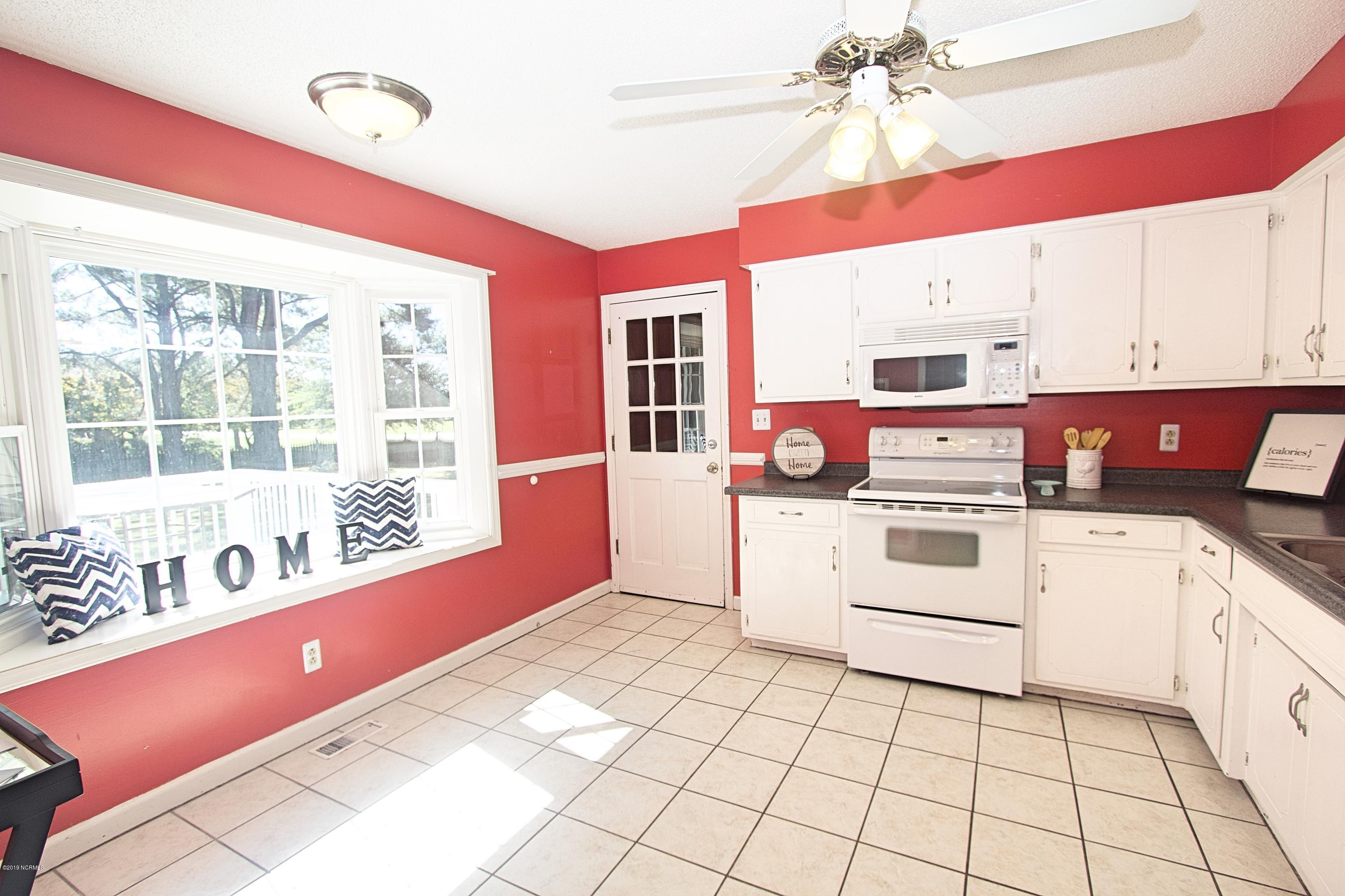 4909 Briarhill Road New Bern, NC 28562 - Photo 19 of 33 Kitchen-1