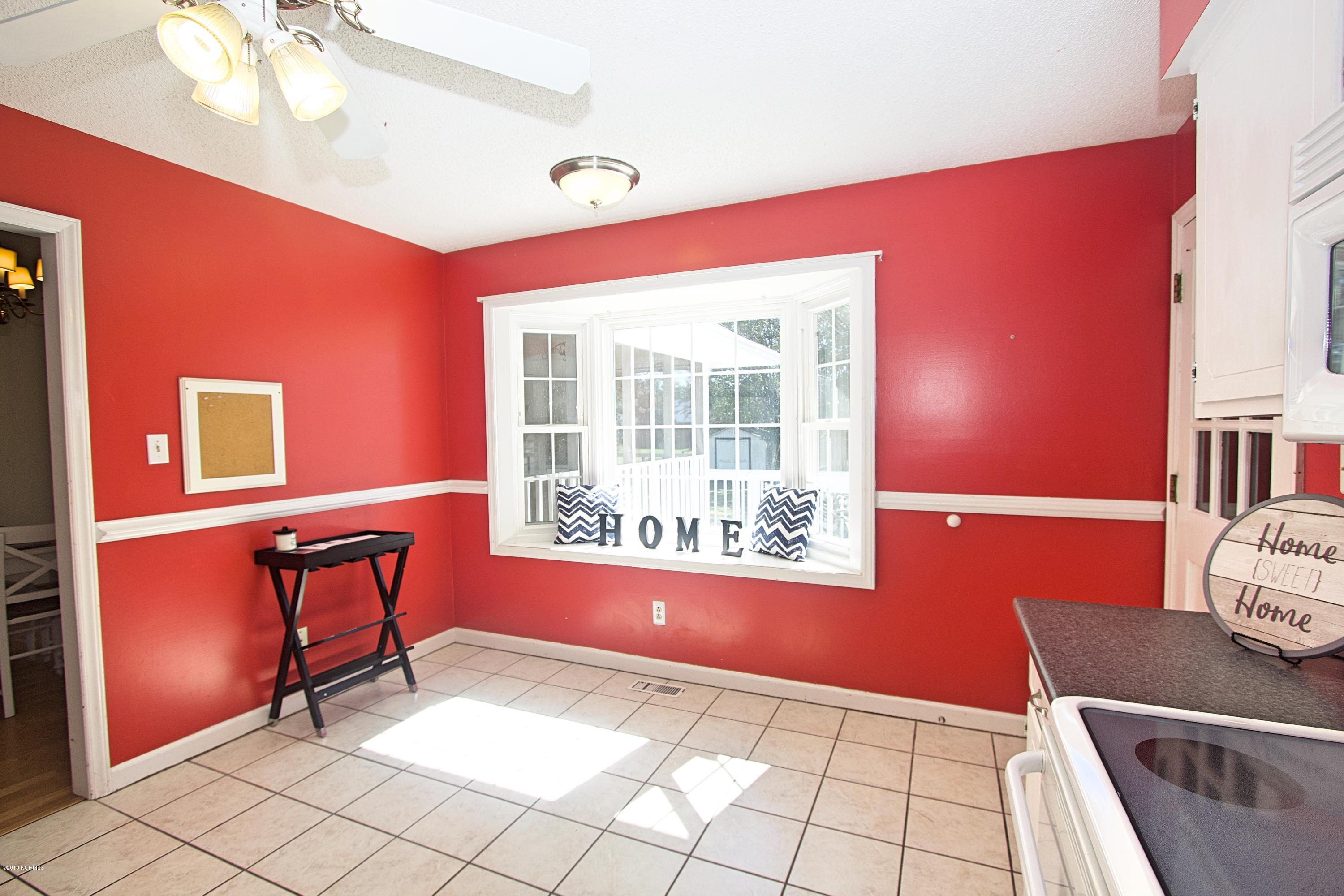 4909 Briarhill Road New Bern, NC 28562 - Photo 20 of 33 Kitchen-2