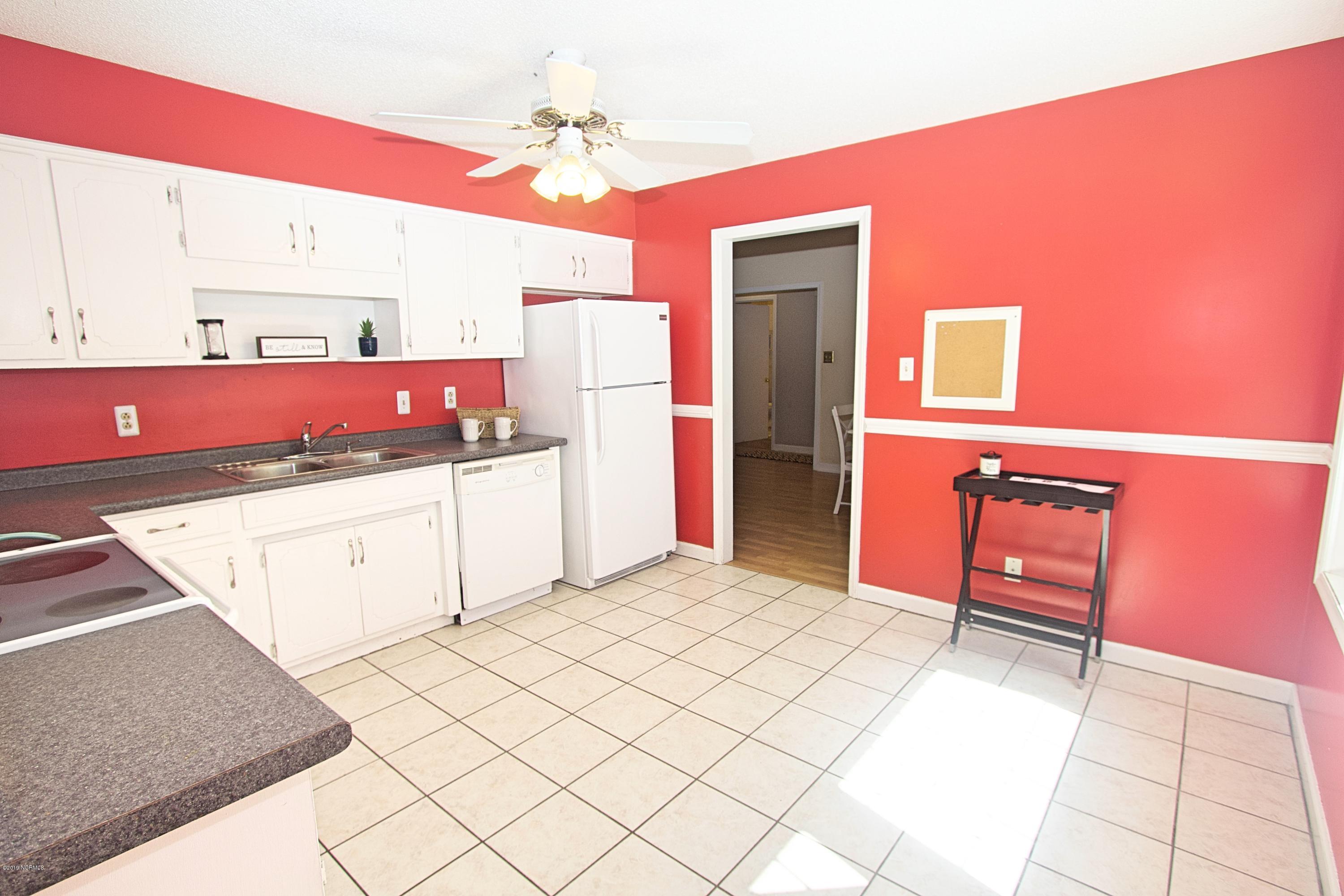 4909 Briarhill Road New Bern, NC 28562 - Photo 21 of 33 Kitchen-5