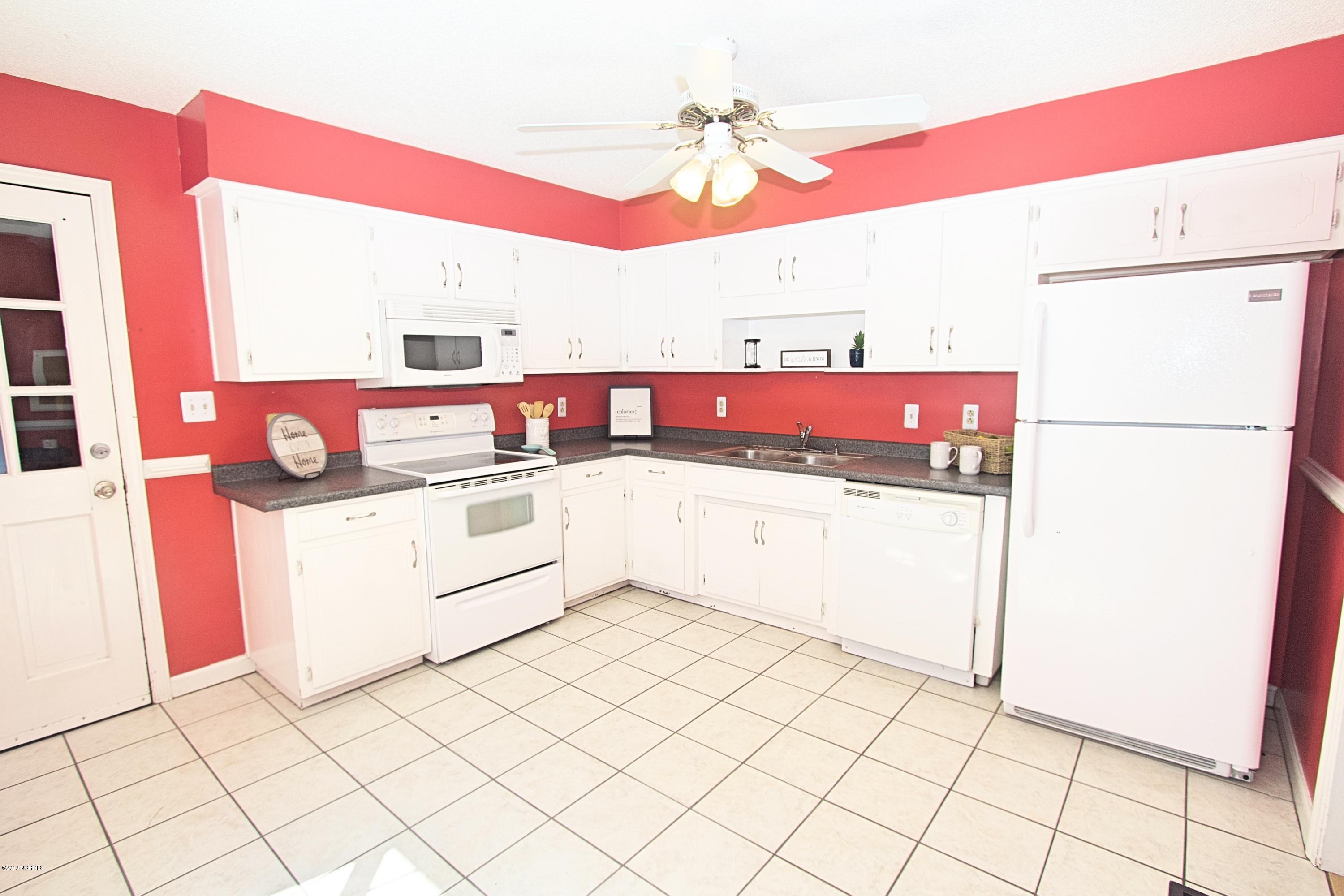 4909 Briarhill Road New Bern, NC 28562 - Photo 22 of 33 Kitchen-6