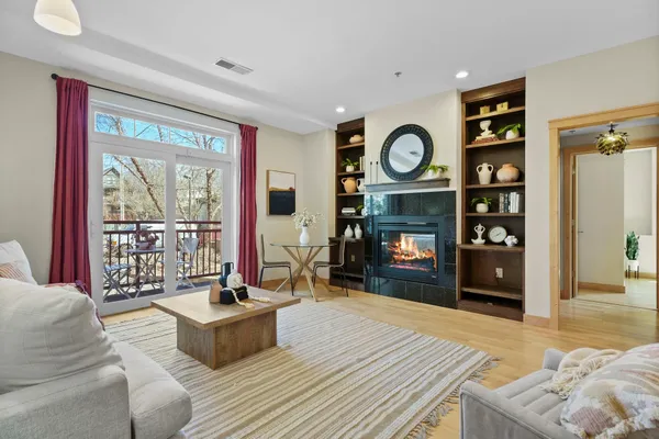 $2,500 | 1037 Williamson Street, Unit 107, Madison, WI 53703