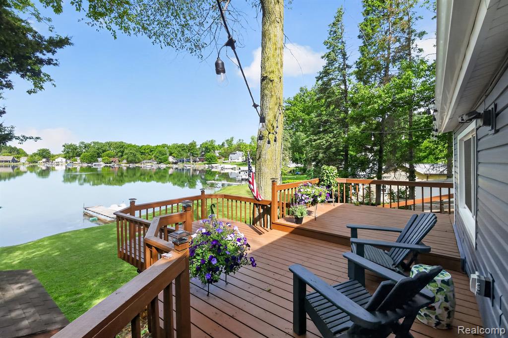 1717 Triangle Lake Road Howell, MI 48843 - Photo 8 of 58