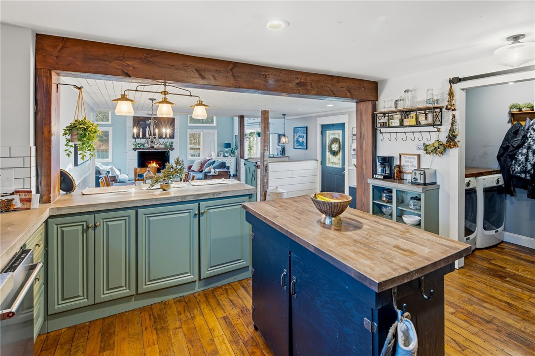 97 Angell Road Cumberland, RI 02864 - Photo 8 of 31