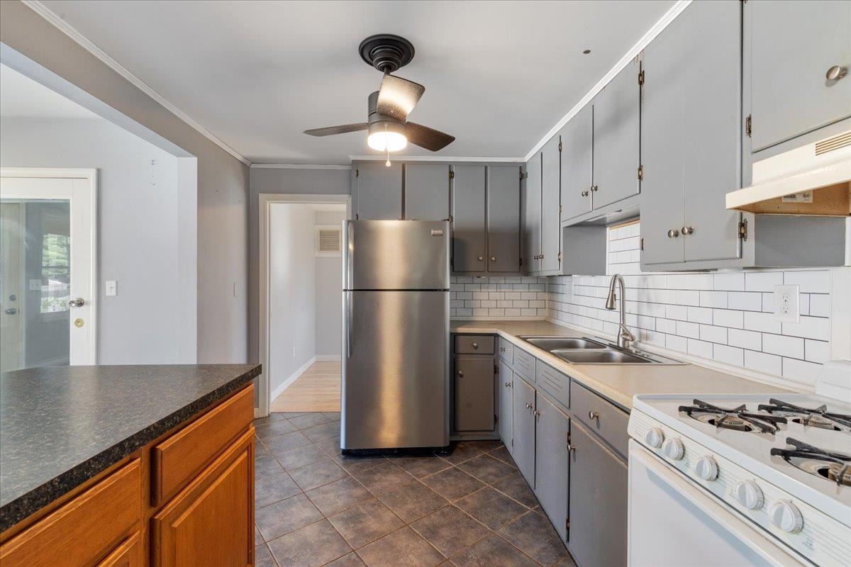 21 Douglass Way Exeter, NH 03833 - Photo 6 of 39