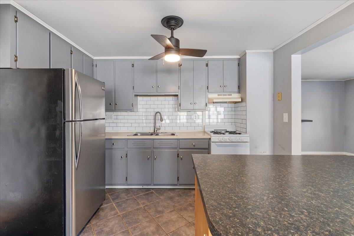 21 Douglass Way Exeter, NH 03833 - Photo 7 of 39