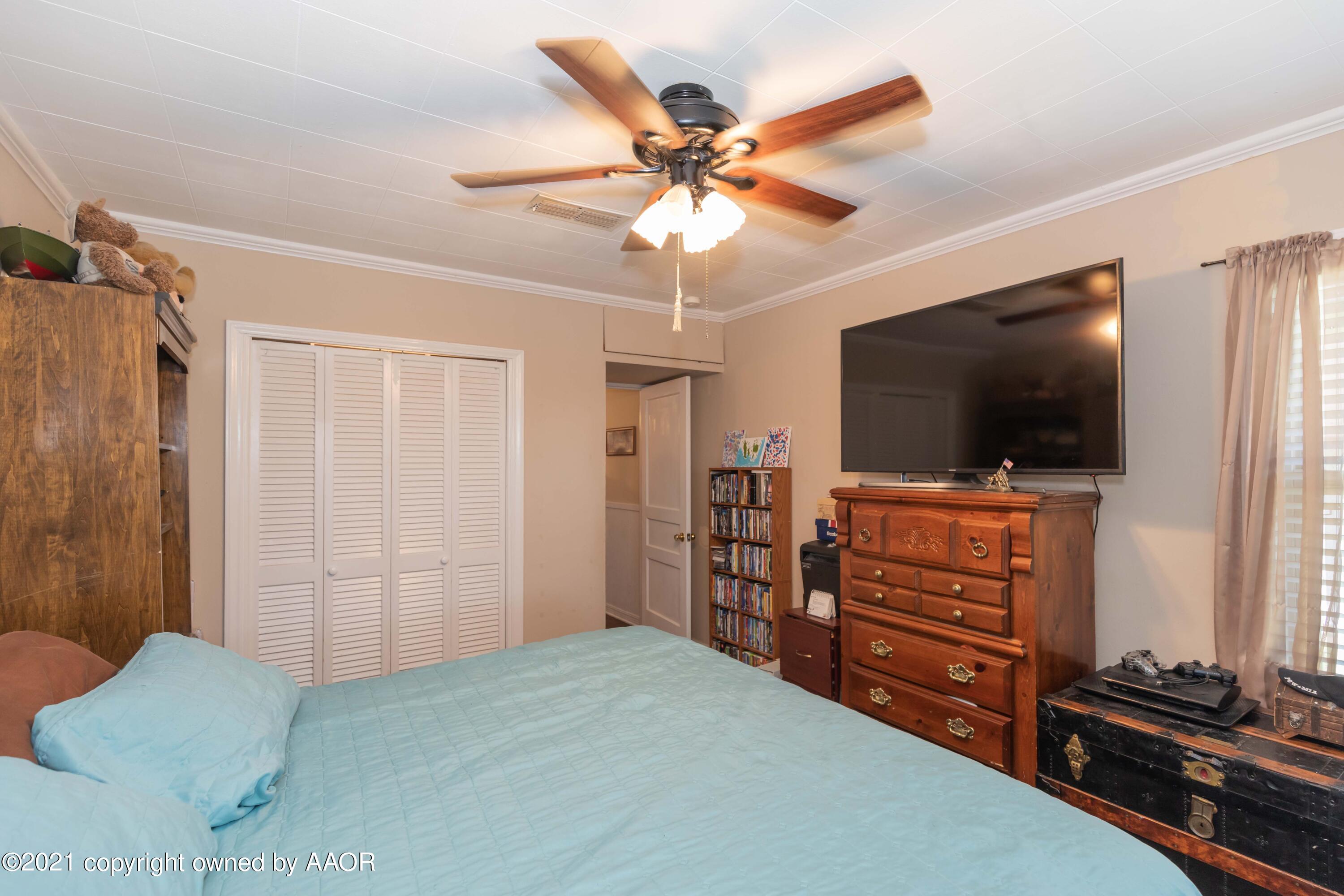 3817 South Hughes Street Amarillo, TX 79110 - Photo 27 of 36 a room with furniture and flat screen tv