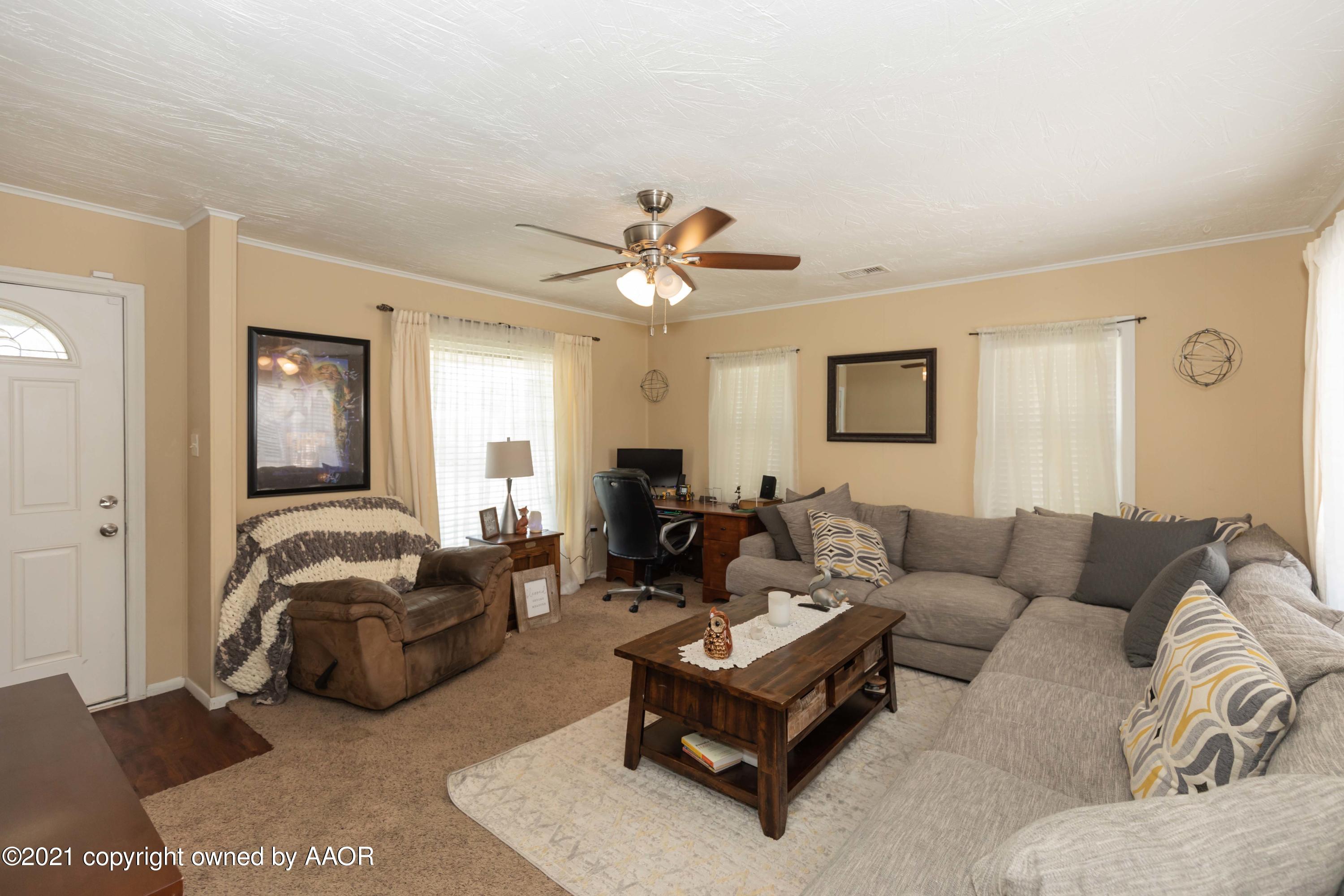 3817 South Hughes Street Amarillo, TX 79110 - Photo 5 of 36 a living room with furniture