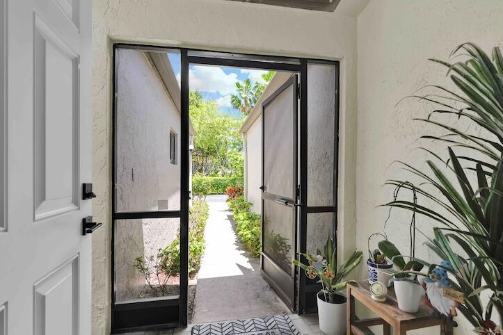 18619 Breezy Palm Way Boca Raton, FL 33496 - Photo 8 of 41 V12 Low 18619 Breezy Palm Way Boca Raton