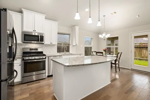 $385,000 | 7610 Timberside Drive, Pearland, TX 77581