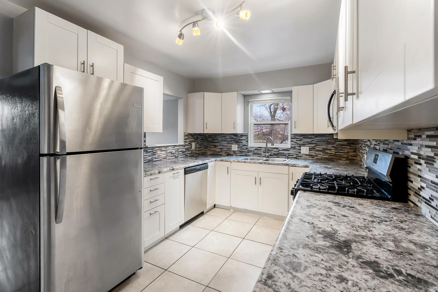 6400 Ash Avenue Gary, IN 46403 - Photo 7 of 35 1500x1000