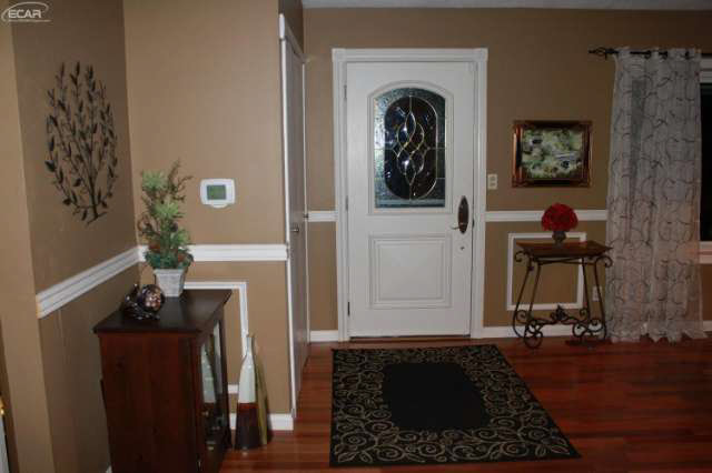 9136 Beecher Road Flushing, MI 48433 - Photo 12 of 25 20457958-11.JPG