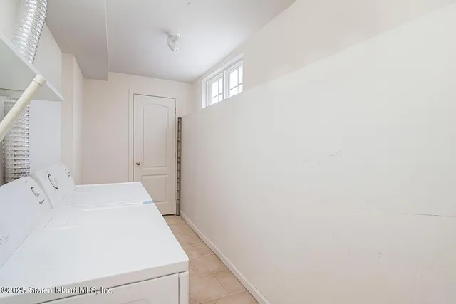 a en suite bathroom with a sink and a mirror