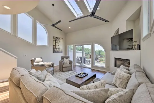 a view of entryway and workspace