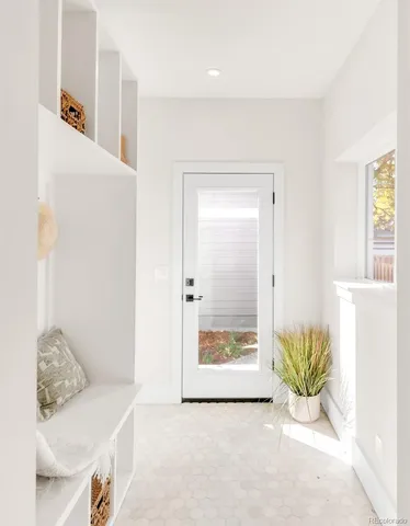 a view of livingroom with furniture