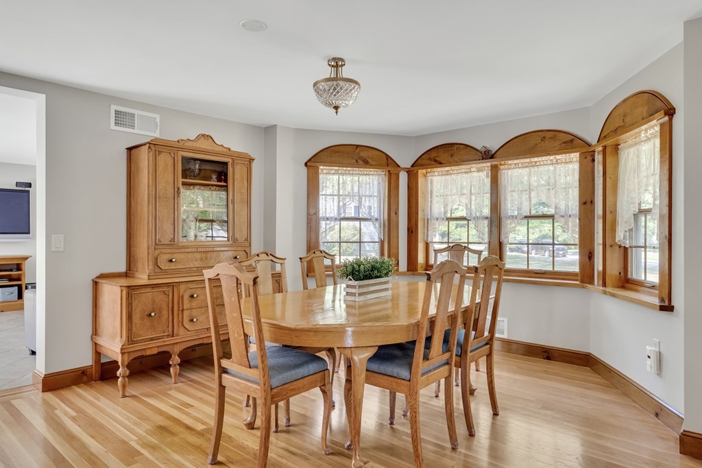 7 Dean Road Wayland, MA 01778 - Photo 4 of 30 Gallery Image 4