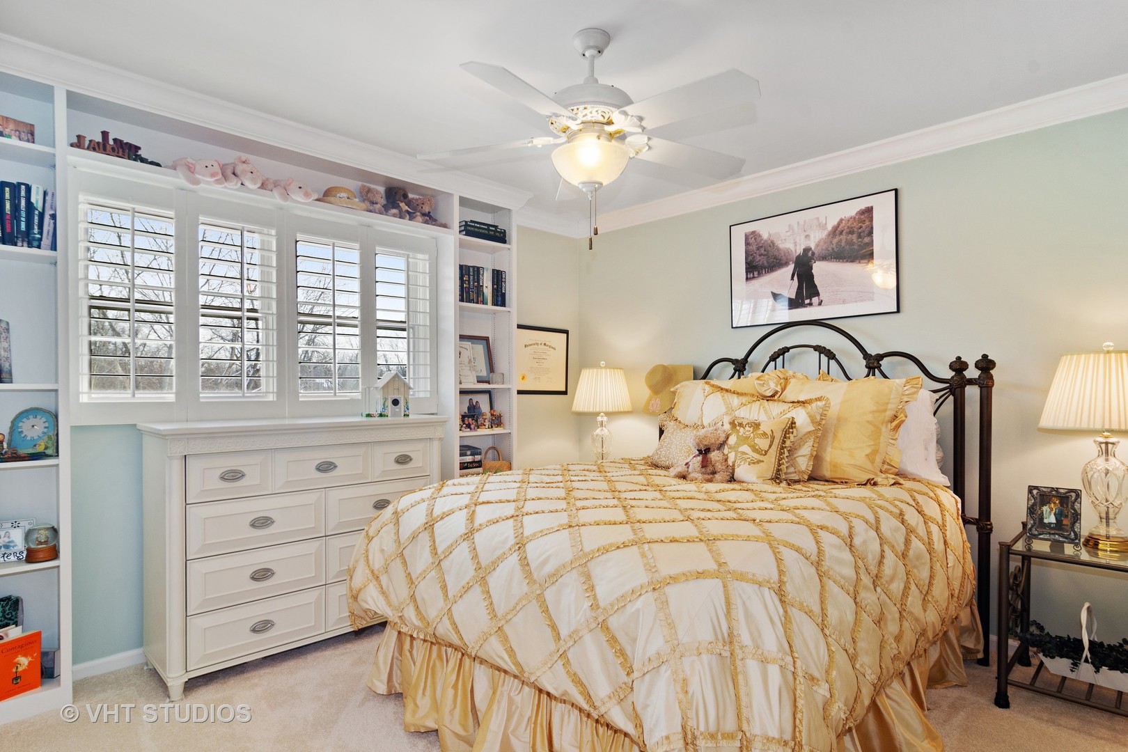 129 Knockderry Lane Inverness, IL 60067 - Photo 19 of 34 a bedroom with a bed and a dresser