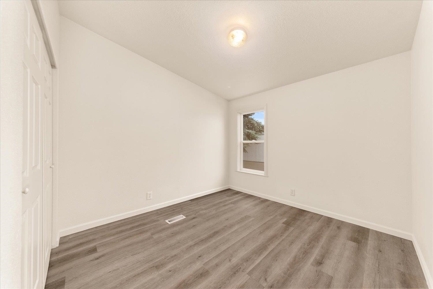3925 East Farwell Road, Unit 7 Mead, WA 99021 - Photo 11 of 16