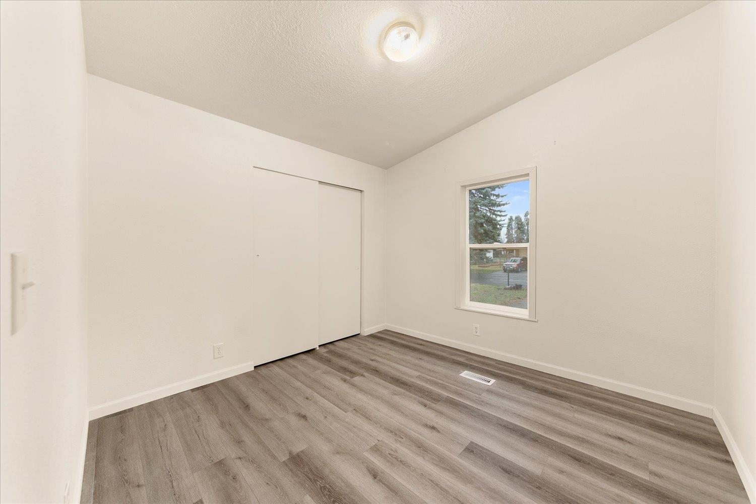 3925 East Farwell Road, Unit 7 Mead, WA 99021 - Photo 13 of 16