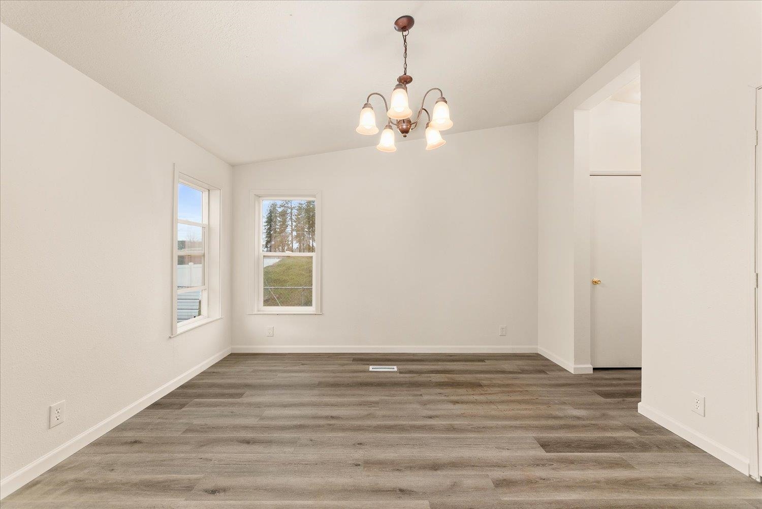 3925 East Farwell Road, Unit 7 Mead, WA 99021 - Photo 8 of 16