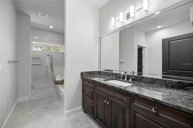 an empty room with ceiling fan and a ceiling fan